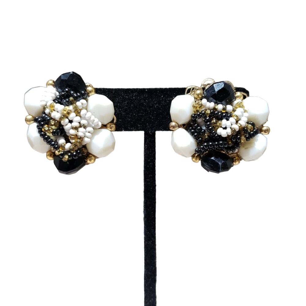 Vintage MCM Black White Cluster Earrings Bead Button Clip On Pop Art